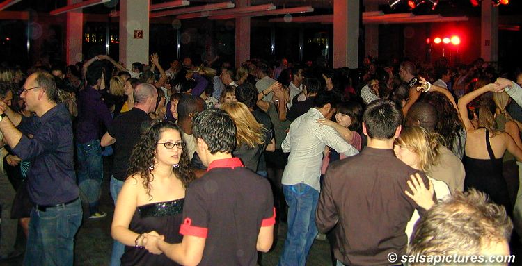 K�ln: Salsa in der Uni-Mensa