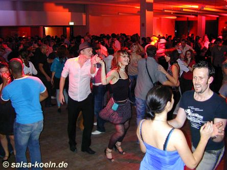 K�ln: Salsa in der Uni-Mensa