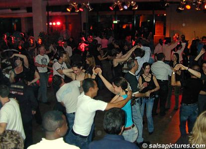 K�ln: Salsa in der Uni-Mensa