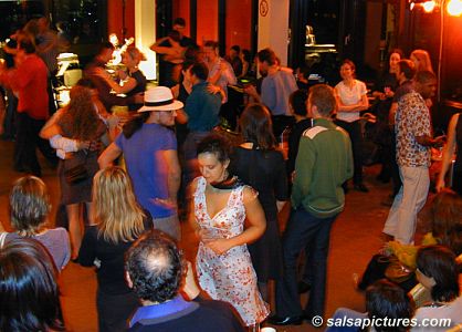 K�ln: Salsa in der Uni-Mensa