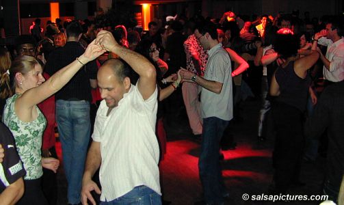 K�ln: Salsa in der Uni-Mensa